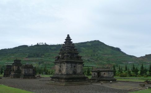 Salah satu candi di Dieng. (Twitter @diengkulon)