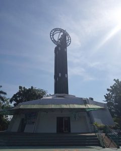 Tugu Khatulistiwa. (Foto: Instagram @adamhastara)