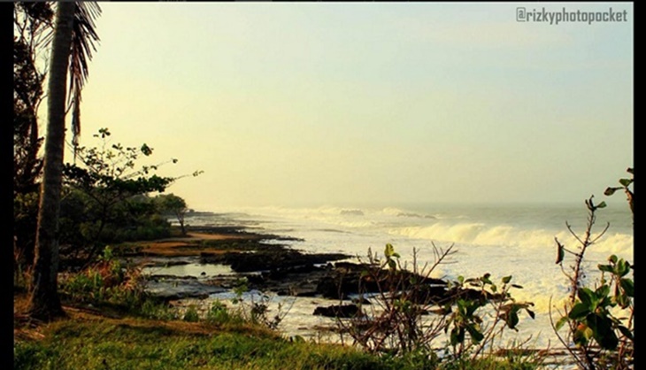 Pantai Pasir Putih Suka Hujan, Lokasi Wisata Sunyi di Banten