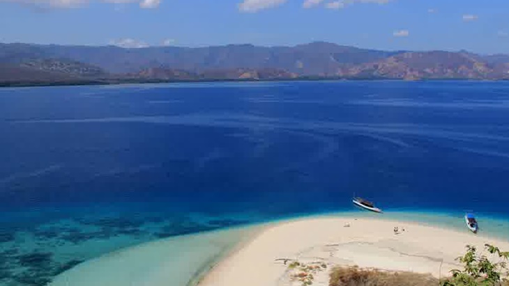 Melirik Keindahan Alam Pantai Kuala Merisi