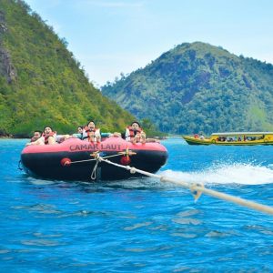 Kegiatan olahraga air di Mandeh. (Foto: instagram.com/padang.trip)