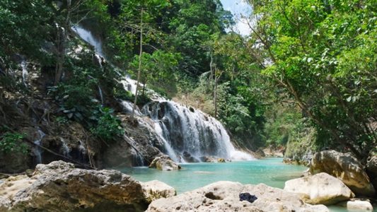 Air terjun Lapopu. (Foto: indonesiakaya.com)