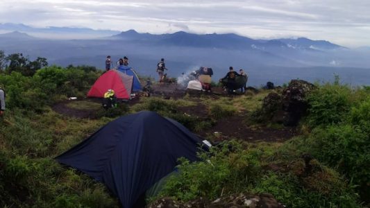 Pemandangan di puncak Gunung Tampomas (Sumber: Instagram/scream.brow)