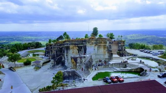 Bukit Breksi di Yogyakarta. (Foto: instagram/melanialaniwati)