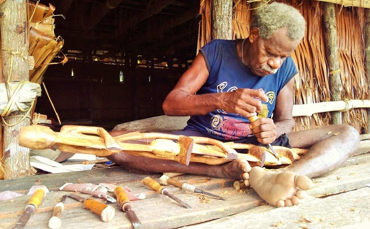 Menikmati Eksotika Seni Pahat Suku Asmat