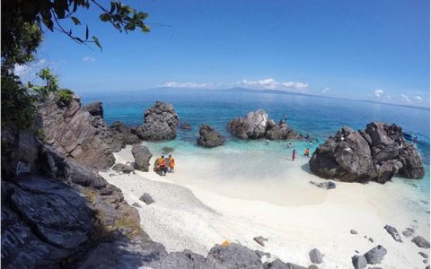 Waktu tempuh 10 menit dari pulau Tidore. (Foto: okezone)