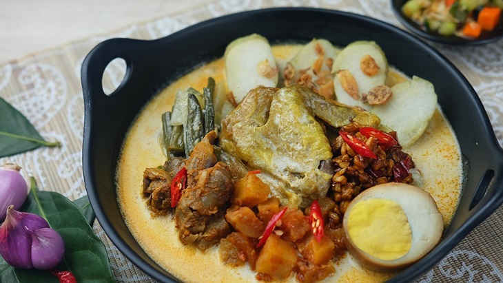 Bukan Sekadar Kudapan, Ini Filosofi Lontong Cap Go Meh