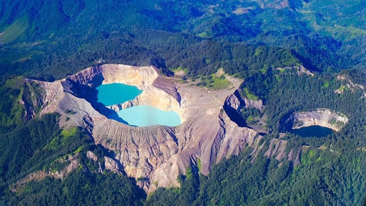 Menikmati Kelimutu, Pesona Danau Tiga Warna