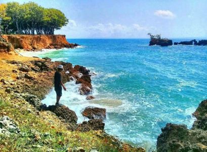 Pantai Kahuripan masih belum banyak terjamah. (foto: Instagram @farizedwin)