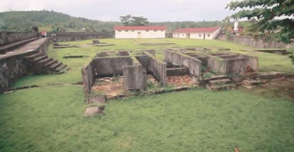 benteng duurstede di pulau saparua