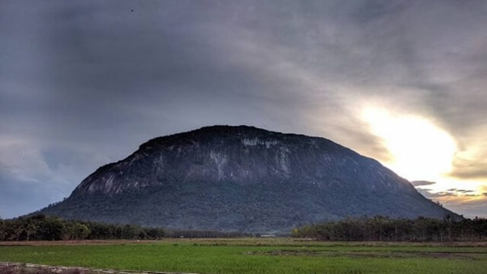 Jelajah Bukit Kelam, Batu Monolit Terbesar di Dunia