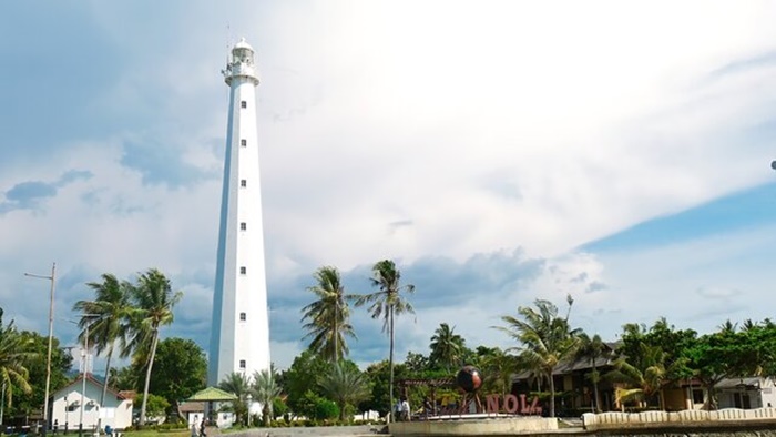 Mercusuar Cikoneng Spot Terbaik Nikmati Pantai Anyer dan Sekitarnya