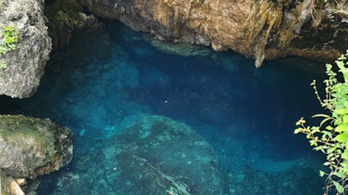 Danau Maobu Buton, Bak Kolam Renang Pribadi yang Langsung Terhubung ke Laut