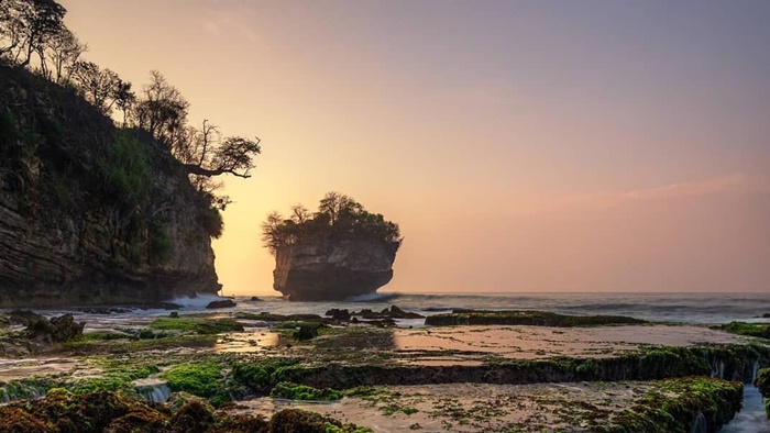 Pantai Karang Bokor, Tanah Lot dari Ujung Barat Pulau Jawa