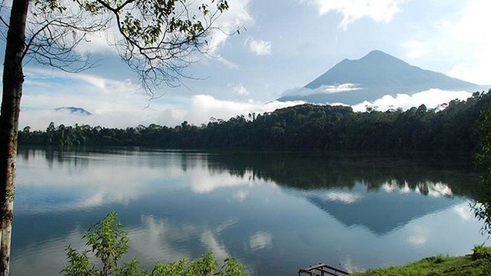 Danau Belibis, Pesona Fotografi Tersembunyi di Kaki Gunung Kerinci