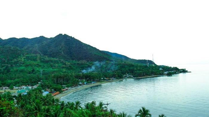 Bukit Cinta, Spot Foto Terbaik dengan Latar Teluk Tomini