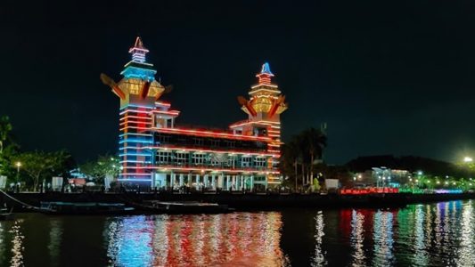 suasana malam di menara pandang
