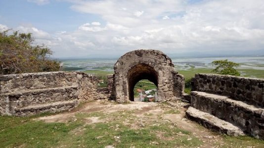 pintu masuk benteng otanaha