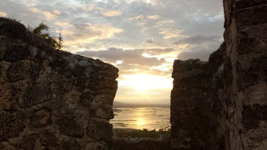 sunset di benteng otanaha