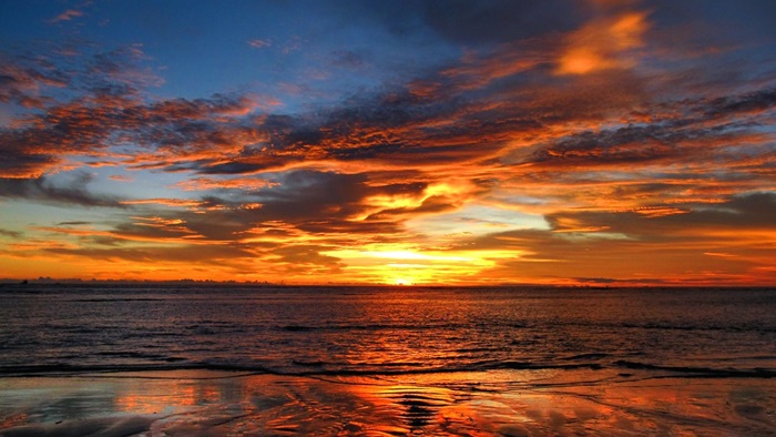 Mendekap Lembayung Senja di Pantai Panjang Bengkulu