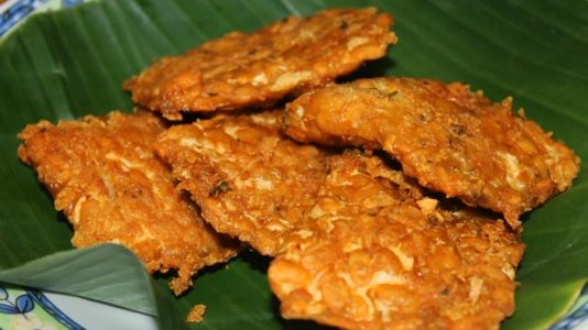 Nasi Gandul dengan lauk tempe