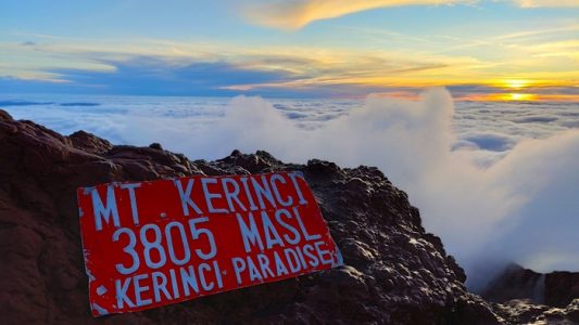 puncak gunung kerinci