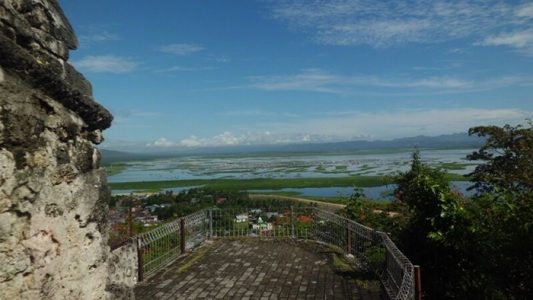 pemandangan dari benteng otanaha