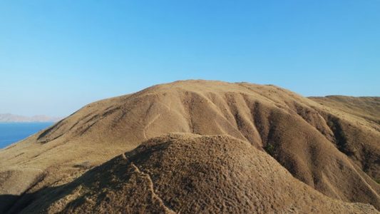 bukit gersang gili laba