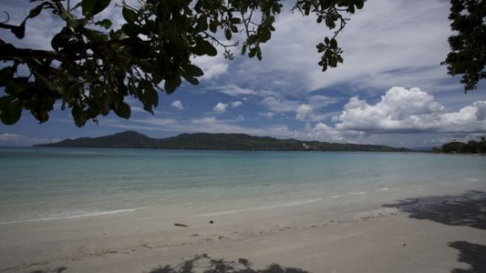 pasir putih pantai natsepa