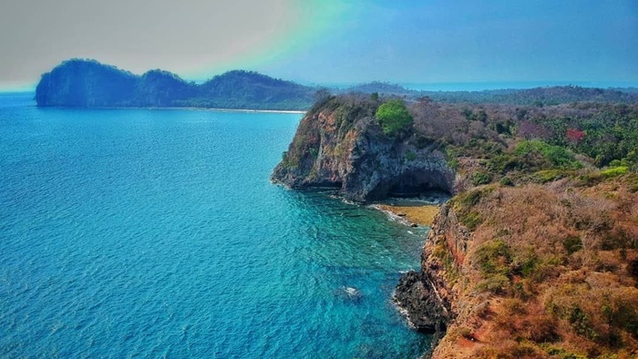 Menilik Keindahan Pulau Sangiang di Selat Sunda