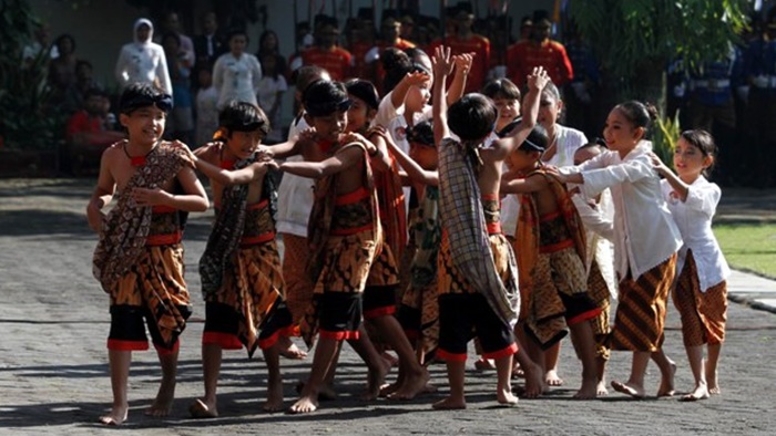 Mengenang Kembali Permainan Tradisional Ular Naga