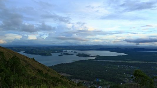 pemandangan danau sentani