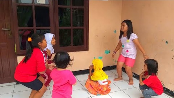 Permainan Tradisional Amelia-Amelia Selalu Bikin Kangen Masa Kecil