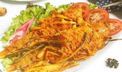 kuliner ikan arsik 