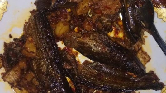 kuliner riau ikan selais asap