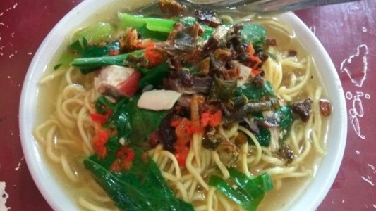 mie cakalang manado