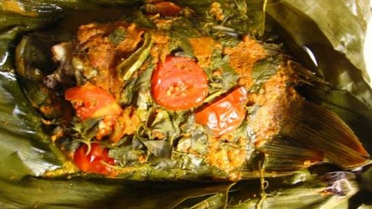 ikan bungkus makanan khas papua