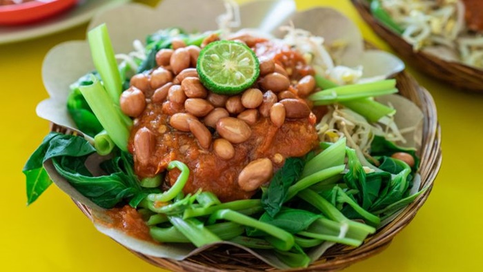 Plecing Kangkung Kuliner Pedas dan Renyah Khas Lombok