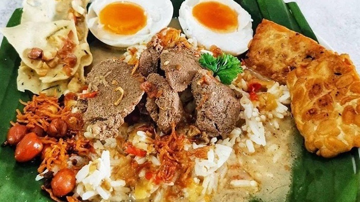 Nasi Gandul, Makanan Khas Pati dengan Cara Saji Unik