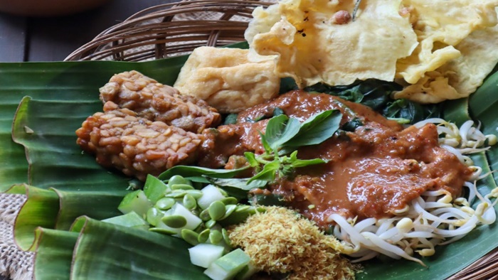 Pecel Madiun, Masakan Tradisional dengan Cita Rasa Sambal yang Khas