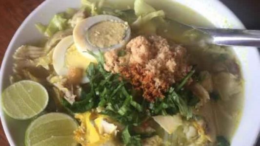 taburan daun bawang soto lamongan