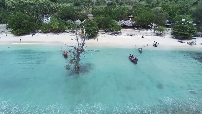 Pantai Lhok Mee, Paduan Keindahan Pasir Putih dan Beningnya Air Laut