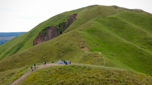 trekking di bukit holbung