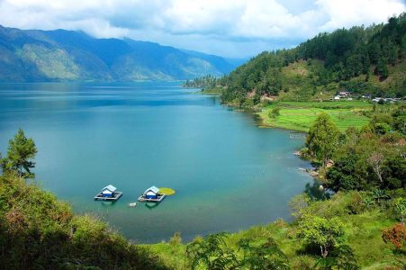 pemandangan danau laut tawar