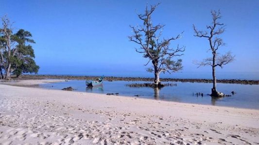 pasir putih pantai lhok mee