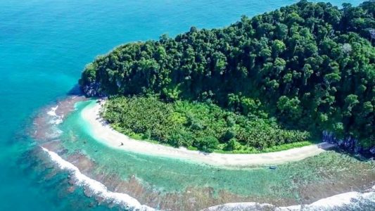 pasir putih di pulau keluang