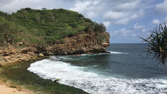 Adu Nyali di Kawasan Wisata Pantai Timang