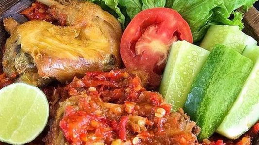 kuliner favorit ayam penyet ria