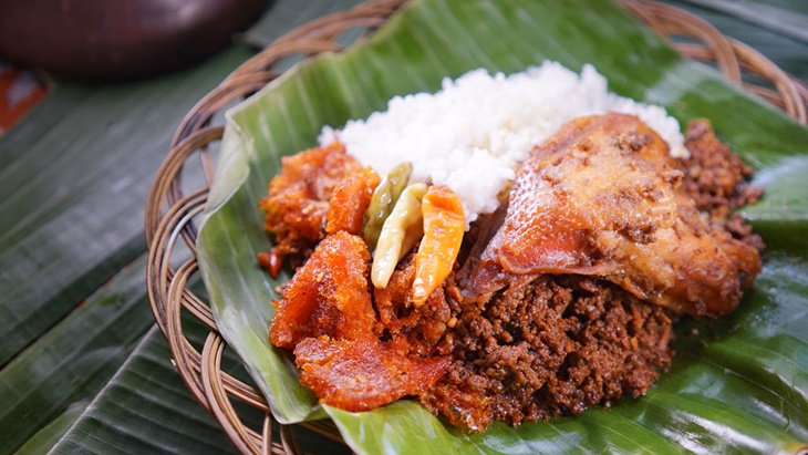 Cobain Gudeg Manggar Bu Mandiah, Yuk!